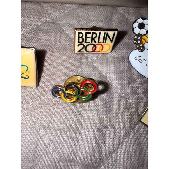 Vintage Olympic & Sports Lapel Pins Barcelona '92, Berlin '00, Rings Soccer Dive - Picture 4 of 5